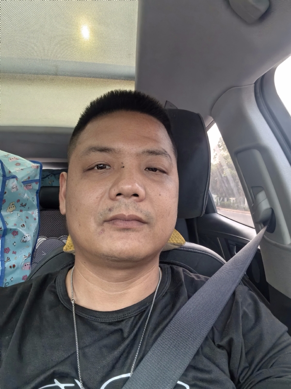 卖电池的大叔的第一张照片--泉州闪婚服务中心